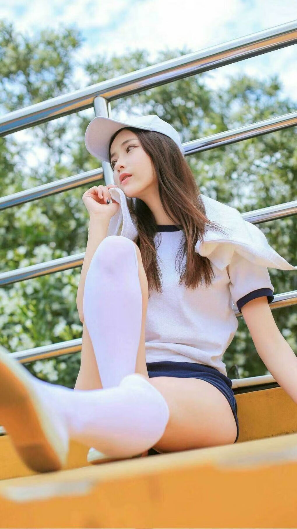 开云娱乐官网-大型户外徒步节，跨越山川迎接新挑战，户外徒步主题